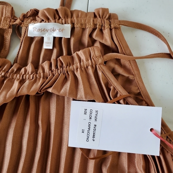 Rosevelvet Pleated Maxi Dress Size 1X NWT Halter-neckline Sleeveless Midi NEW - Picture 12 of 13